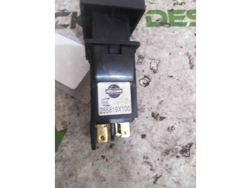 Recambio de boton antivaho para nissan trucks atleon 130.21 referencia OEM IAM 255819X100 BOTON ANTIVAHO RETROVISOR 