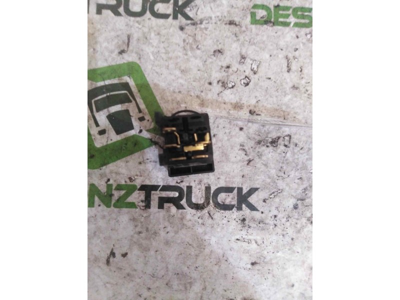 Recambio de boton antiniebla para nissan trucks atleon 130.21 referencia OEM IAM 253709X101  