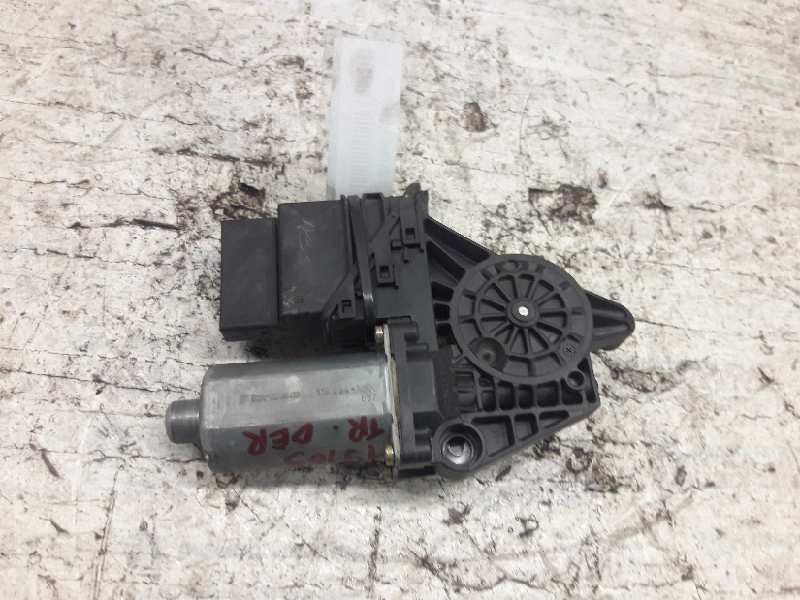 Recambio de motor elevalunas trasero derecho para volkswagen passat berlina (3b2) comfortline referencia OEM IAM 0130821696  