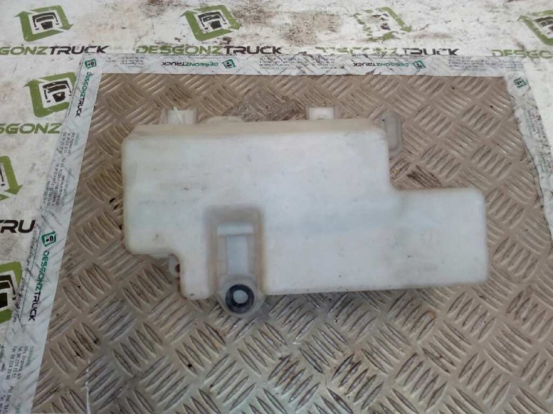 Recambio de deposito limpia para nissan cabstar e cabina simple cabina individual referencia OEM IAM   