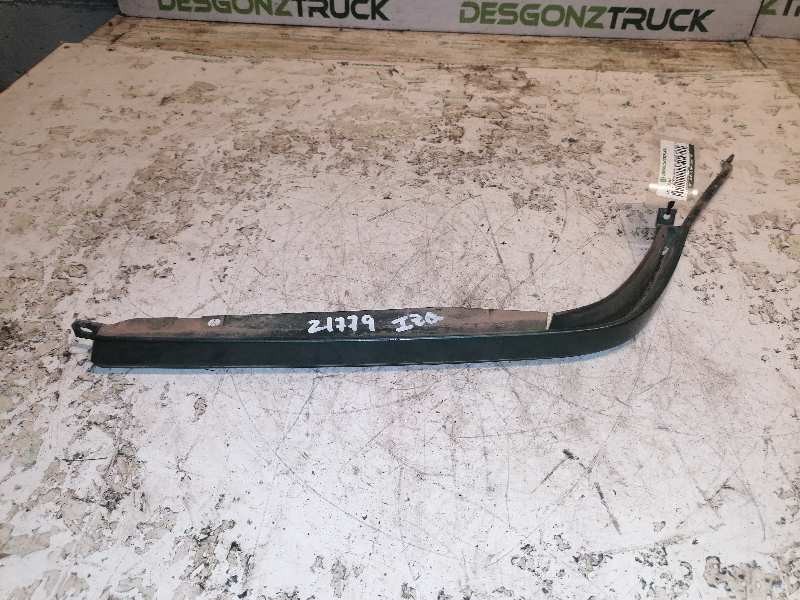 Recambio de moldura para mercedes-benz clase c (w202) berlina referencia OEM IAM 2028200177 BAJO FARO IZQUIERDO 