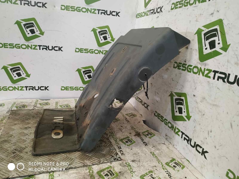 Recambio de guardabarros delantero derecho para iveco eurocargo 05.03  fg 75 e tráfico urbano referencia OEM IAM   