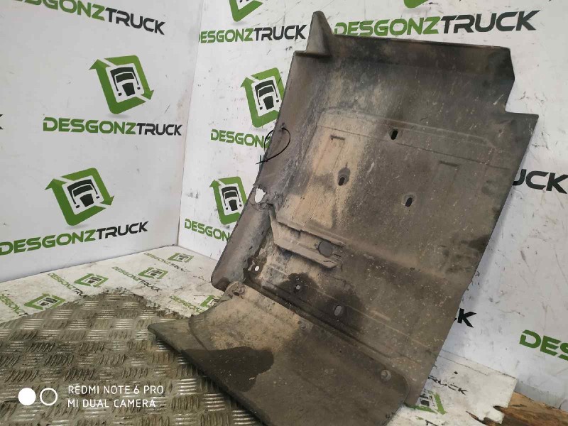 Recambio de guardabarros delantero derecho para iveco eurocargo 05.03  fg 75 e tráfico urbano referencia OEM IAM   