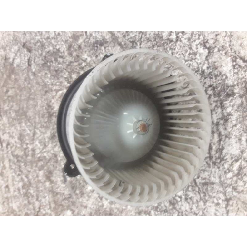 Recambio de ventilador calefaccion para kia carnival ii 2.9 cdri ex referencia OEM IAM 3A14 2 PINS 