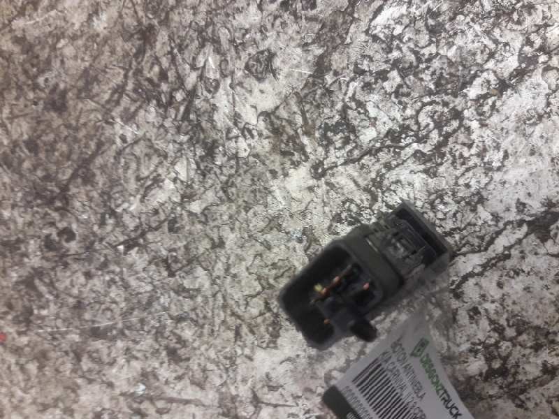 Recambio de boton antiniebla para kia carnival ii 2.9 cdri ex referencia OEM IAM  6 PINS 