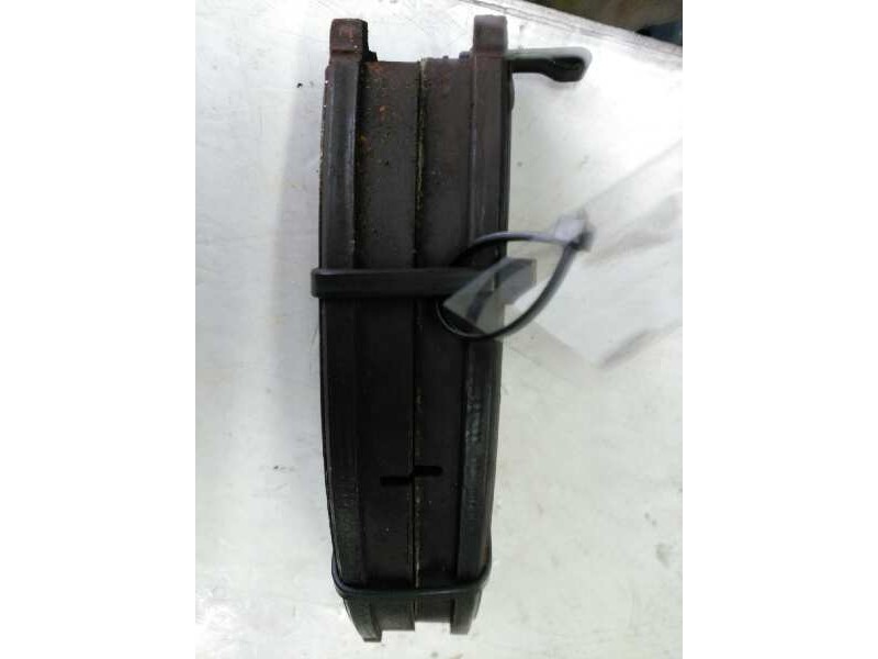 Recambio de pastillas de freno delanteras para kia carnival ii 2.9 cdri ex referencia OEM IAM  IZQUIERDAS 