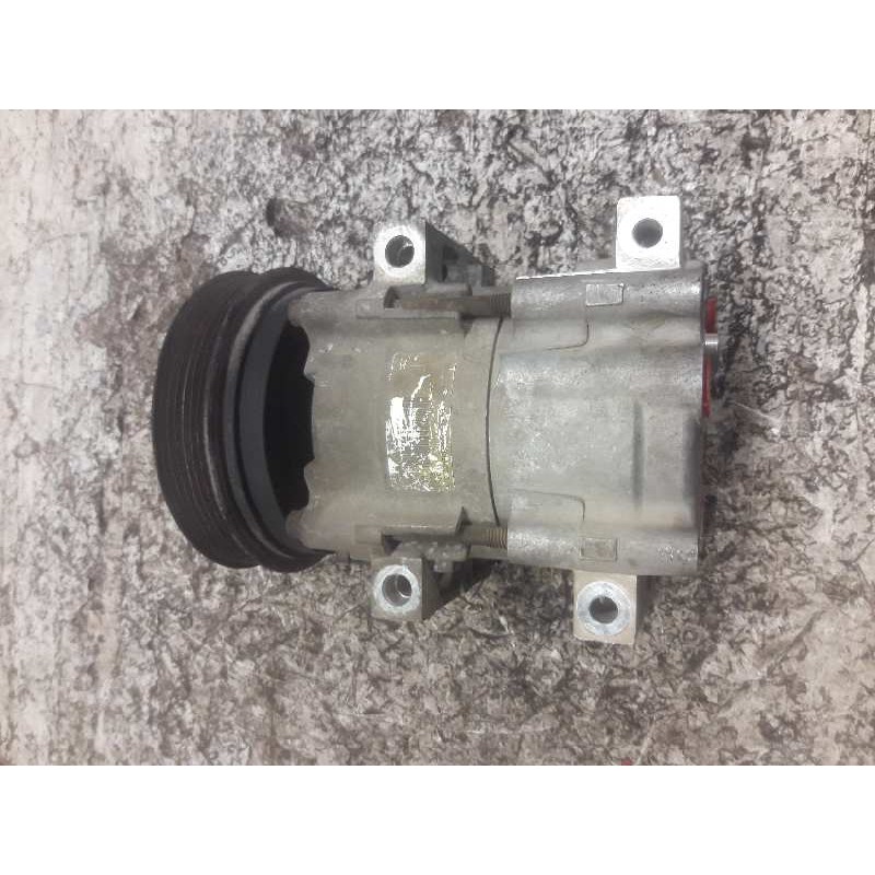 Recambio de compresor aire acondicionado para ford fiesta berlina ghia referencia OEM IAM 960502A 24096130 2 PINS
