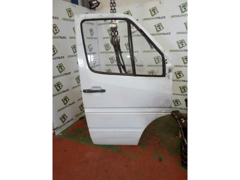 Recambio de puerta delantera derecha para mercedes trucks sprinter 410 d referencia OEM IAM   