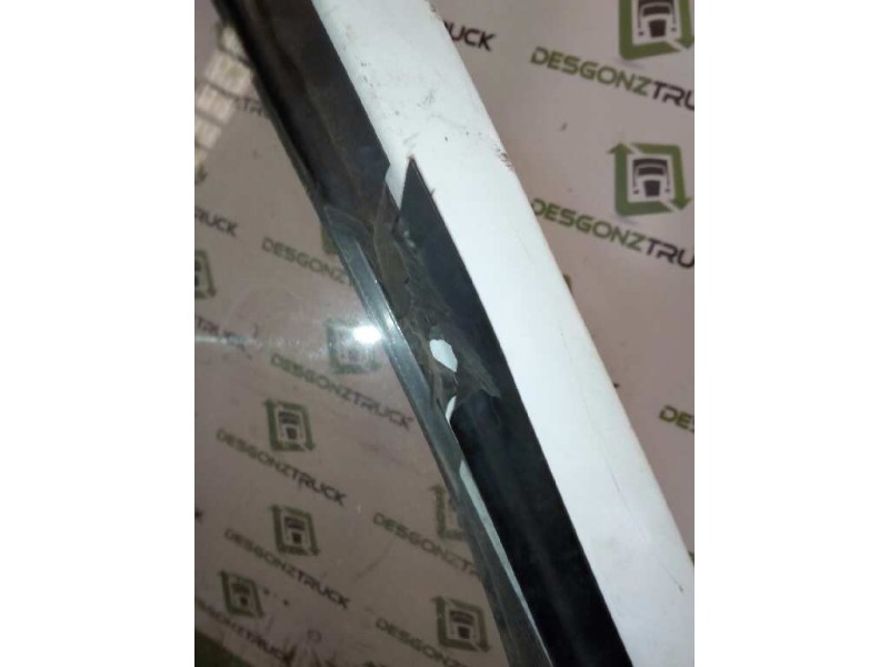 Recambio de puerta delantera derecha para mercedes trucks sprinter 410 d referencia OEM IAM   