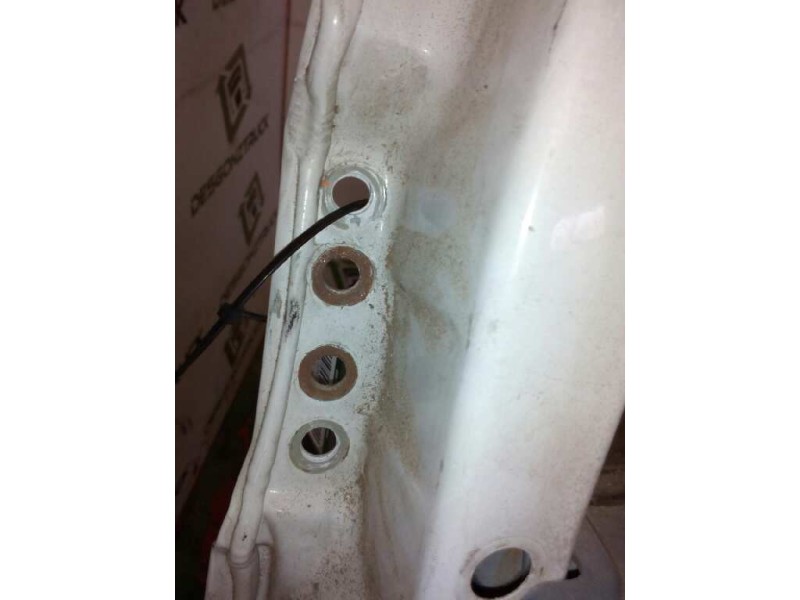 Recambio de puerta delantera derecha para mercedes trucks sprinter 410 d referencia OEM IAM   