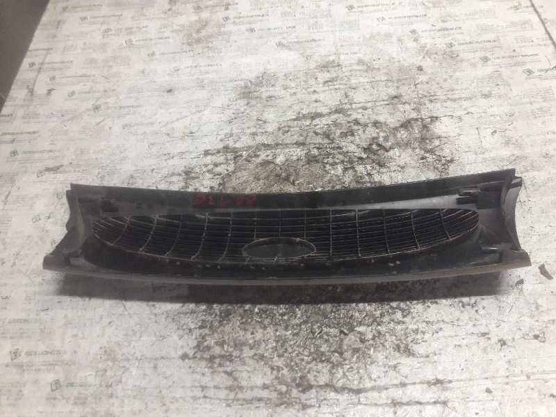 Recambio de rejilla delantera central para ford fiesta berlina básico referencia OEM IAM 96FB8200AGW  