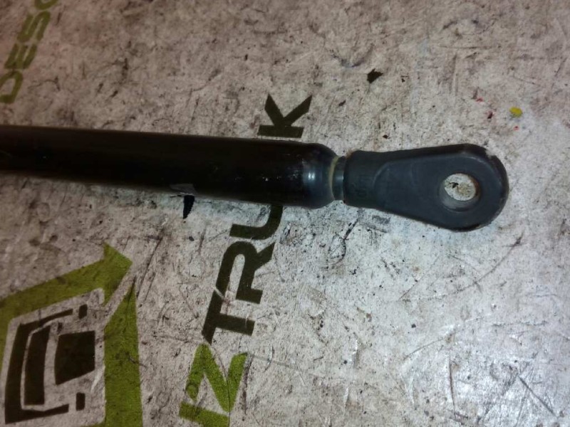 Recambio de bombin calandra para nissan trucks atleon 110 referencia OEM IAM 654709X000  