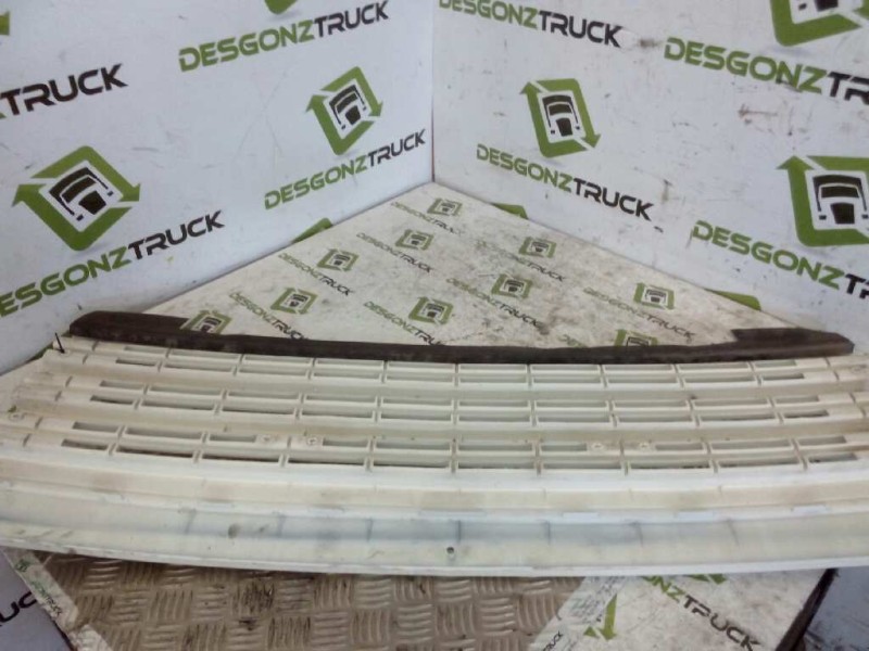 Recambio de rejilla delantera central para nissan eco - t 100.45/78 kw/e2 referencia OEM IAM 15200144  