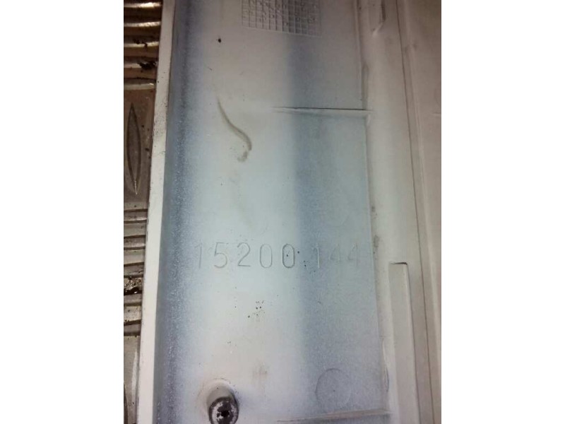 Recambio de rejilla delantera central para nissan eco - t 100.45/78 kw/e2 referencia OEM IAM 15200144  