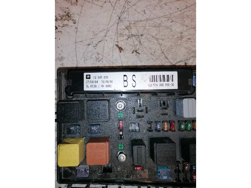 Recambio de caja reles / fusibles para opel astra h berlina elegance referencia OEM IAM 13145039 5DK00866830 74338100