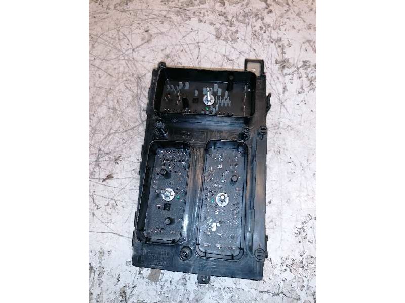 Recambio de caja reles / fusibles para opel astra h berlina elegance referencia OEM IAM 13145039 5DK00866830 74338100