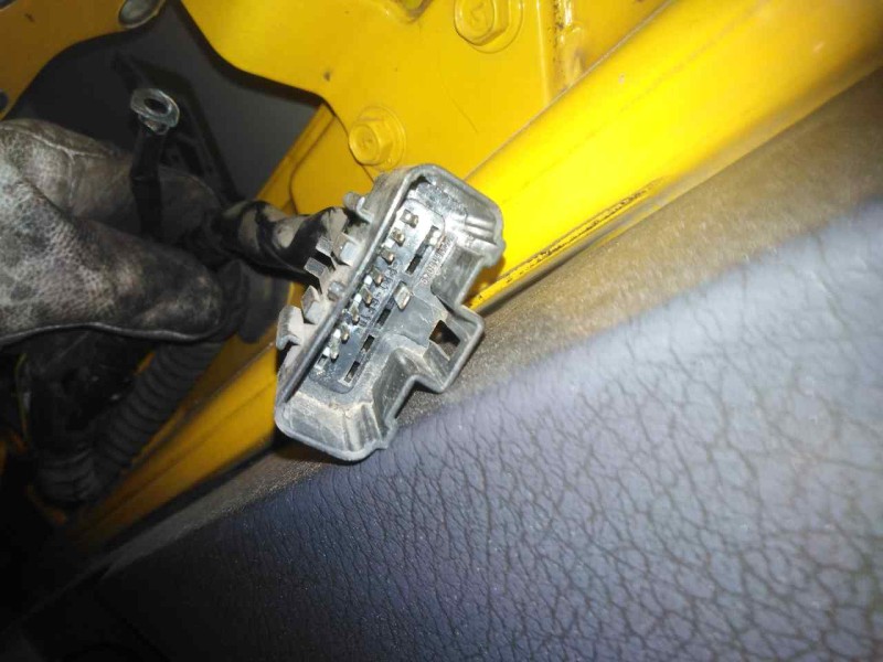 Recambio de puerta delantera derecha para nissan trucks atleon 130.21 referencia OEM IAM   