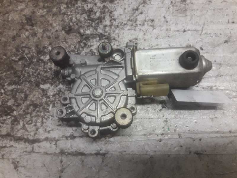 Recambio de motor elevalunas delantero derecho para ford mondeo berlina (gd) referencia OEM IAM 0130821506 2 PINS 