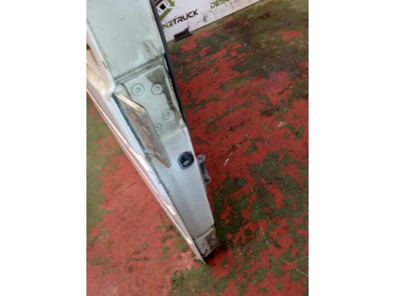 Recambio de puerta delantera derecha para pegaso trucks serie 1200 1234 referencia OEM IAM   