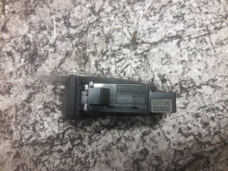 Recambio de boton antiniebla trasero para hyundai coupe (gk) 1.6 fx referencia OEM IAM 937302C002 6 PINS 