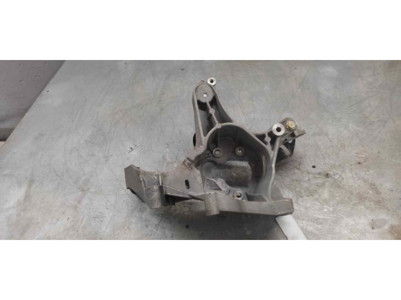 Recambio de soporte alternador para renault laguna (b56) 1.9 dti rt referencia OEM IAM   