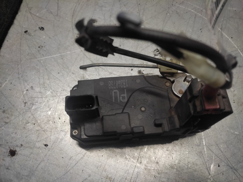 Recambio de cerradura puerta trasera izquierda para opel astra h berlina cosmo referencia OEM IAM 13210738 4 PINS 