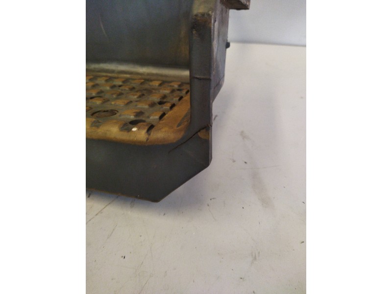 Recambio de peldaño izquierdo para renault m 250.13,15,16)c,d,t midl. e2 6.2 diesel referencia OEM IAM   