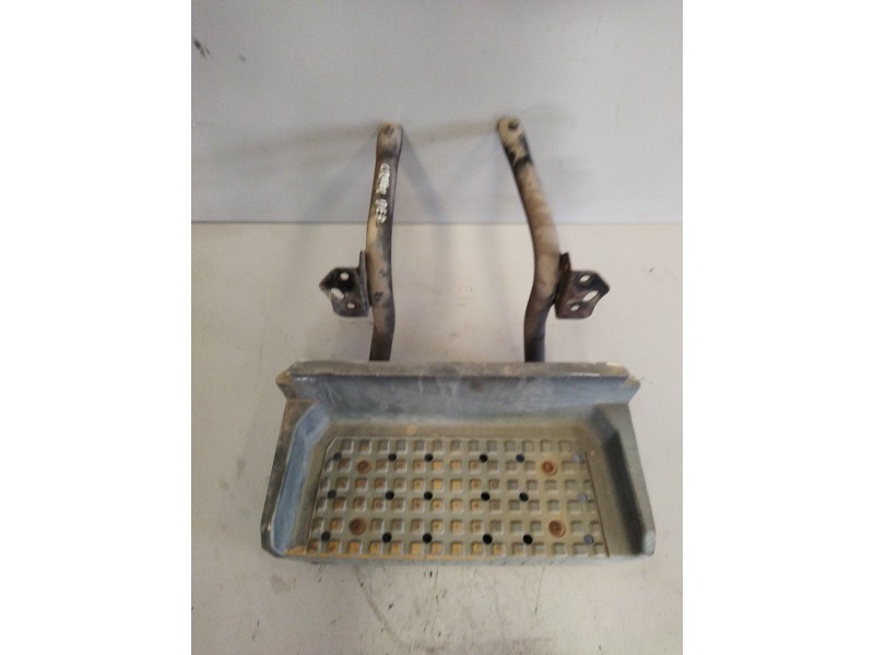 Recambio de peldaño derecho para renault m 250.13,15,16)c,d,t midl. e2 6.2 diesel referencia OEM IAM   