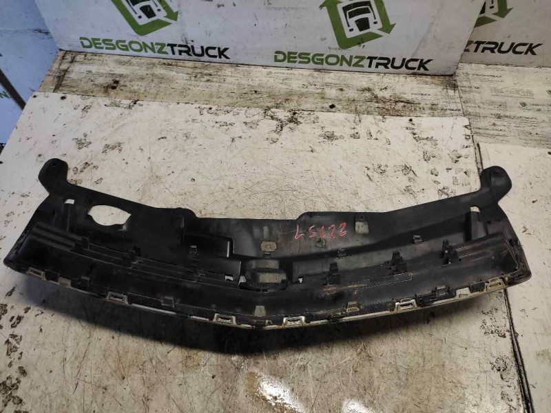 Recambio de rejilla delantera central para opel astra h berlina cosmo referencia OEM IAM   