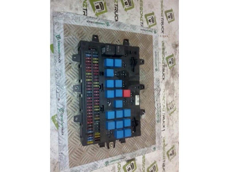 Recambio de caja reles / fusibles para renault 470 magnum e2 12.0 diesel referencia OEM IAM 5010231782  