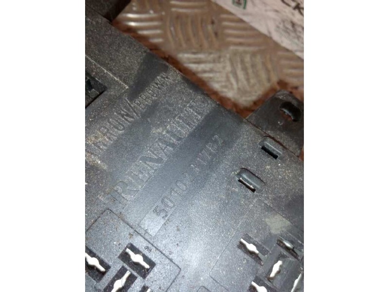 Recambio de caja reles / fusibles para renault 470 magnum e2 12.0 diesel referencia OEM IAM 5010231782  