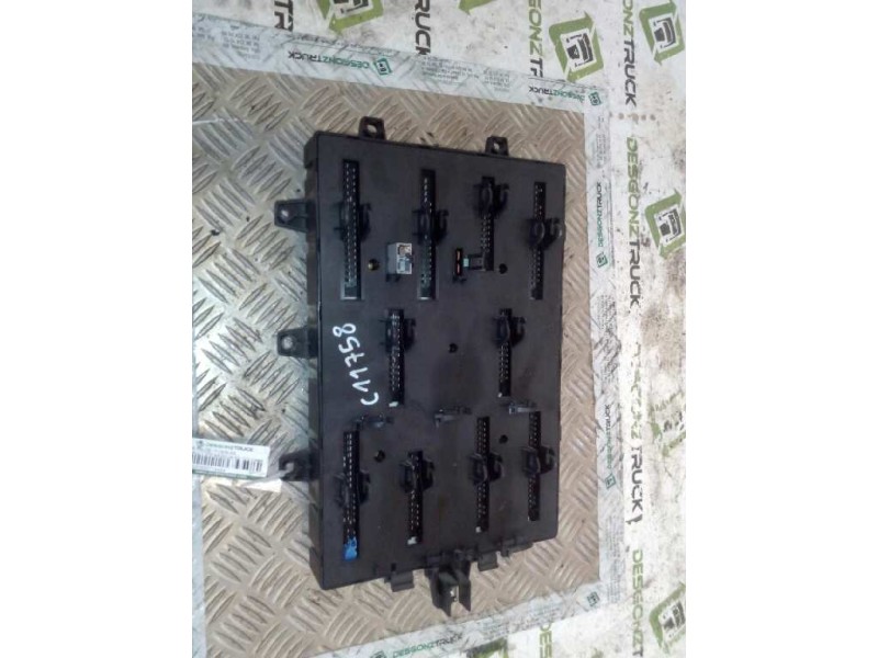 Recambio de caja reles / fusibles para renault 470 magnum e2 12.0 diesel referencia OEM IAM 5010231782  