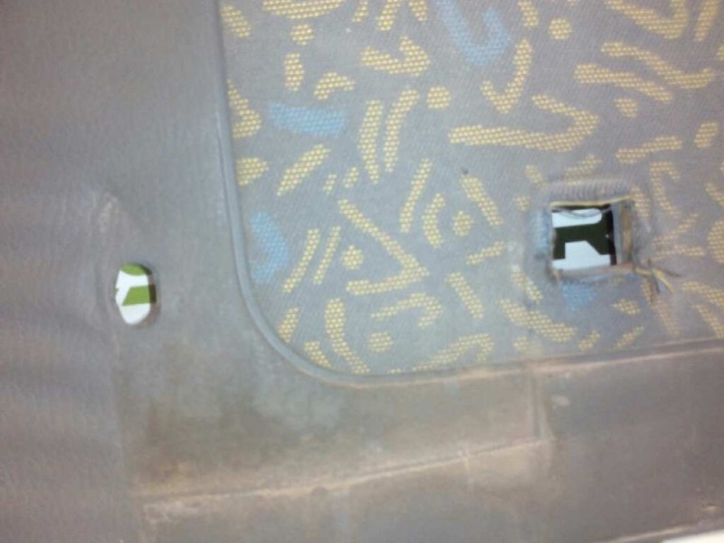 Recambio de guarnecido puerta delantera izquierda para renault trucks midliner m 210.12/c (205-209cv) referencia OEM IAM   