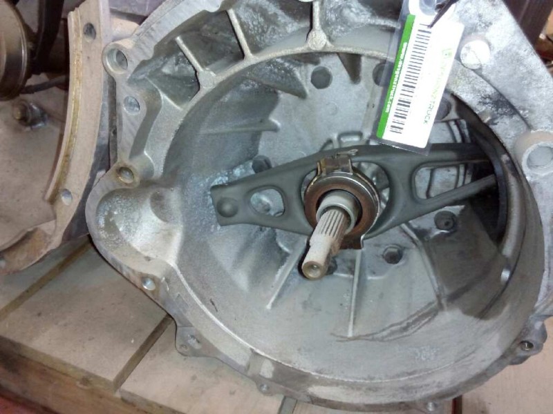Recambio de caja cambios para pegaso trucks ekus 100-40 referencia OEM IAM V0083011030  