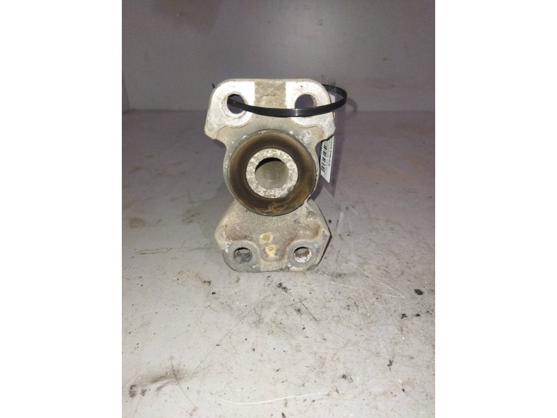 Recambio de soporte guardabarros trasero para renault premium lander 10.8 diesel referencia OEM IAM 7401079959  