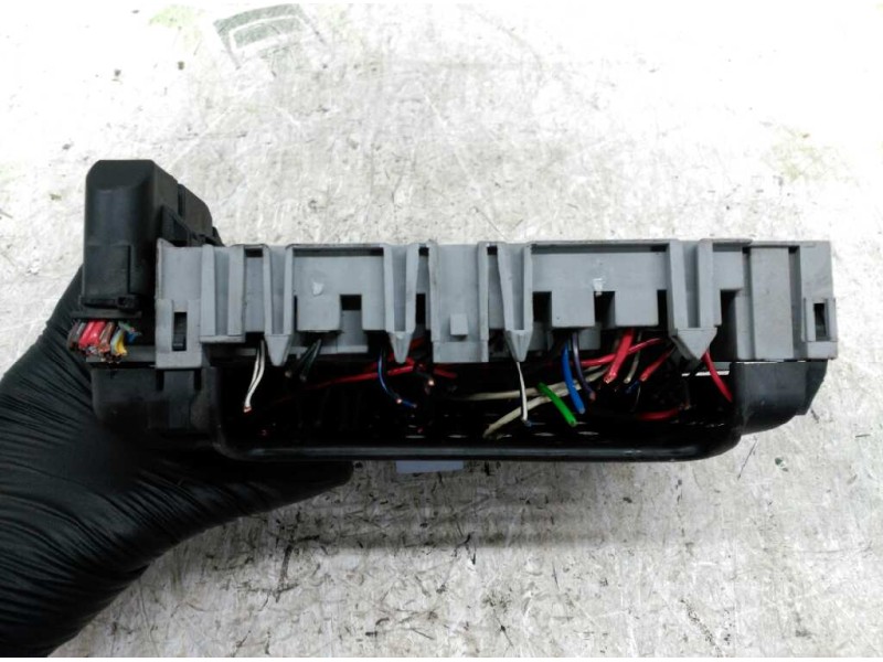 Recambio de caja reles / fusibles para opel zafira a blue line referencia OEM IAM 6238019  