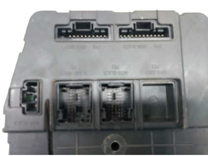 Recambio de caja reles / fusibles para renault scenic ii confort dynamique referencia OEM IAM 8200780018 CENTRALITA BODY 