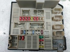 Recambio de caja reles / fusibles para renault scenic ii confort dynamique referencia OEM IAM    2
