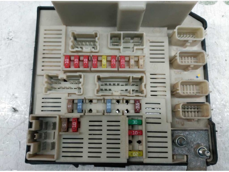 Recambio de caja reles / fusibles para renault scenic ii confort dynamique referencia OEM IAM   