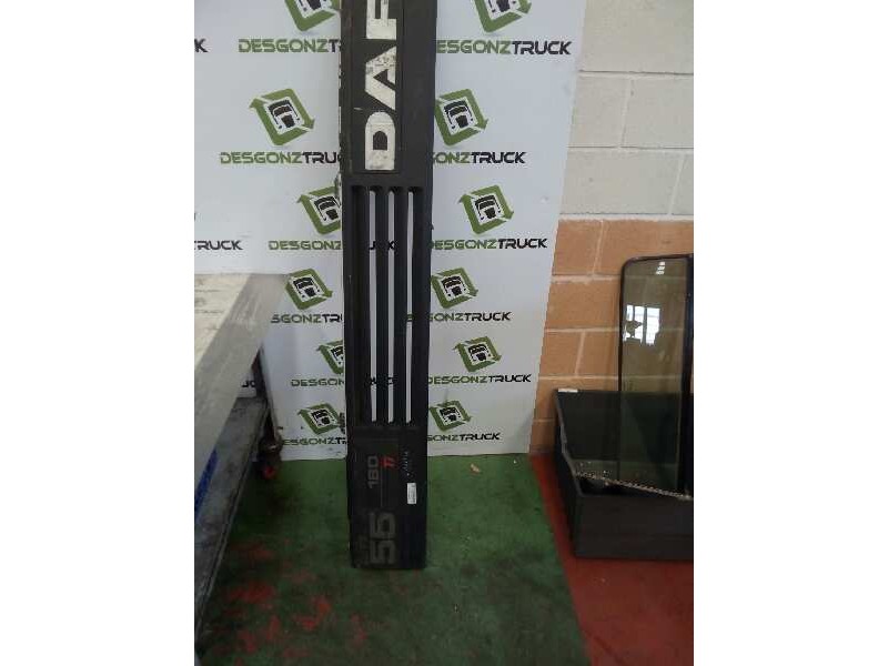 Recambio de rejilla delantera central para daf trucks 55 fa 55.180 b13 (181cv) referencia OEM IAM   