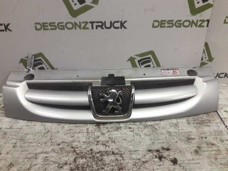 Recambio de rejilla delantera central para peugeot partner (s2) combi plus referencia OEM IAM   