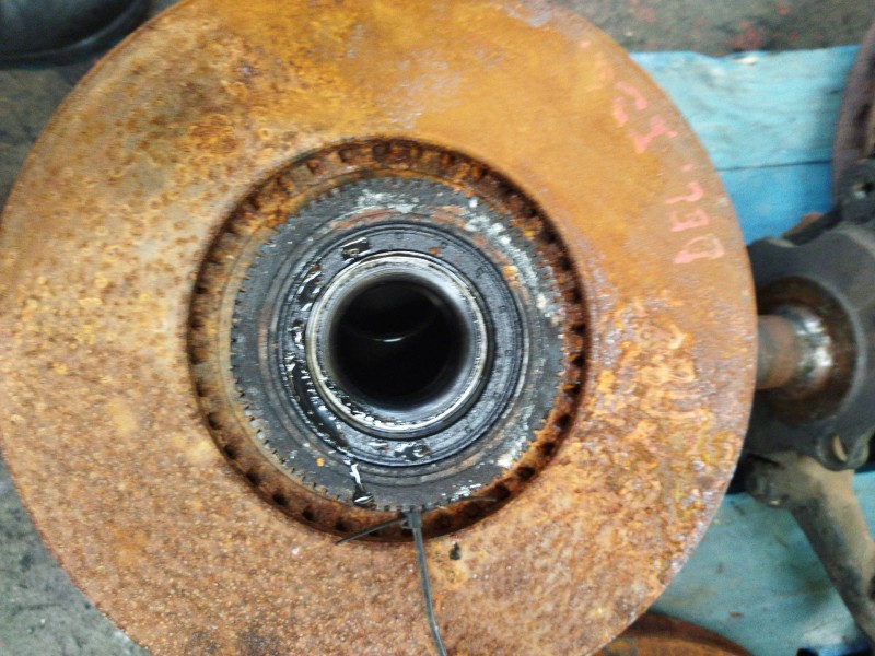 Recambio de buje delantero para iveco eurocargo 05.03  fg 75 e tráfico urbano referencia OEM IAM   