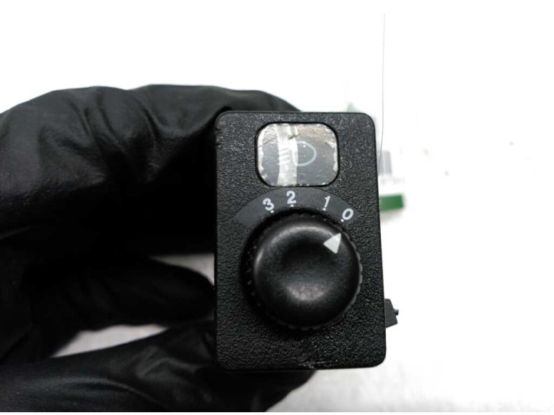 Recambio de mando regulador de faros para kia pride glxi familiar referencia OEM IAM KK11D51032  