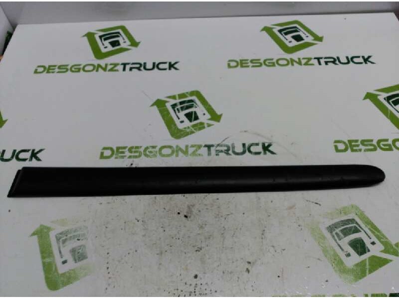 Recambio de moldura puerta trasera izquierda para peugeot 206 berlina x-line referencia OEM IAM 9625100777  