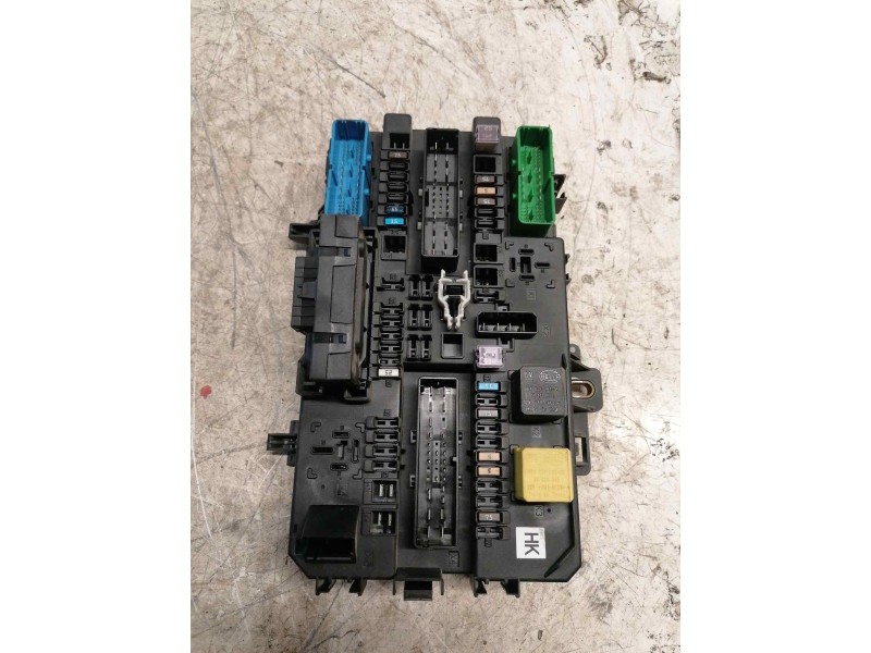 Recambio de caja reles / fusibles para opel astra h berlina cosmo referencia OEM IAM 13206762 5DK00866932 