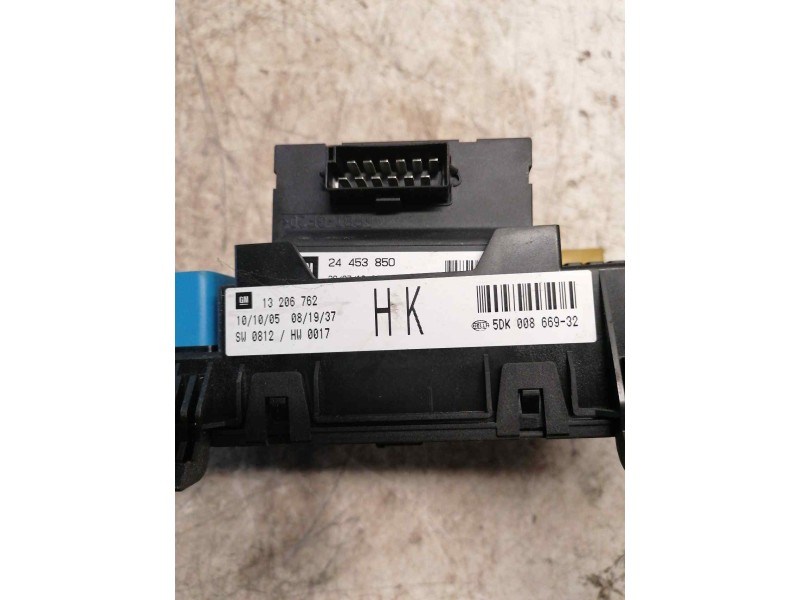 Recambio de caja reles / fusibles para opel astra h berlina cosmo referencia OEM IAM 13206762 5DK00866932 