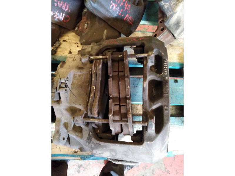 Recambio de pinza freno delantera derecha para nissan trucks atleon 165 referencia OEM IAM 683214635 68321431 