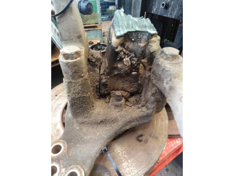 Recambio de mangueta delantera izquierda para renault midlum fg  xxx.10/b e3 cabina doble referencia OEM IAM   