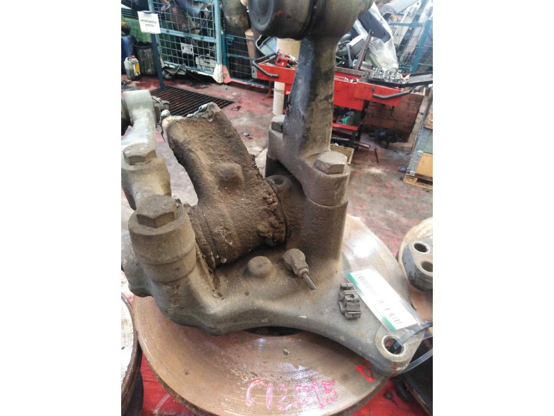 Recambio de mangueta delantera izquierda para renault midlum referencia OEM IAM   