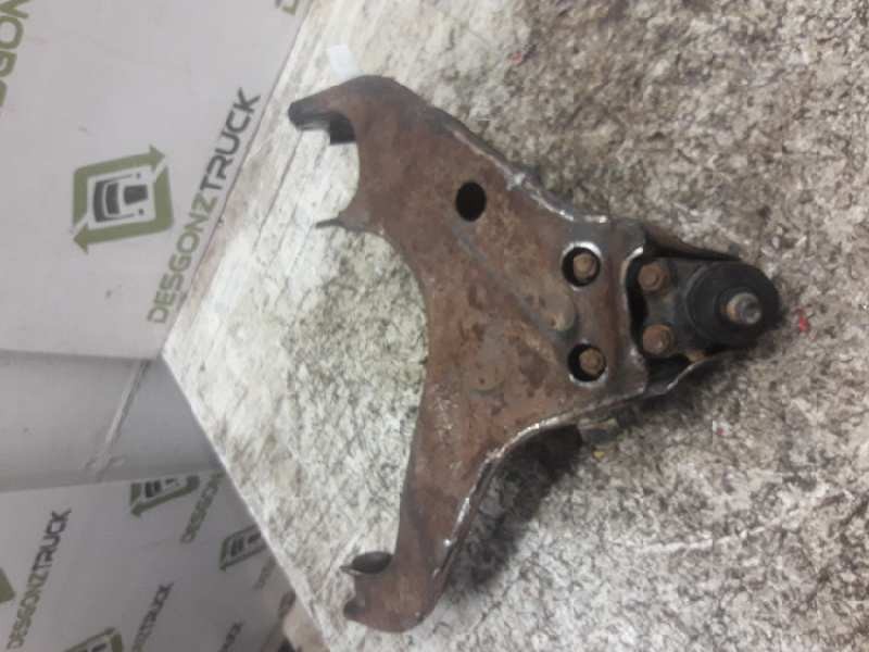 Recambio de brazo suspension inferior delantero derecho para mitsubishi l 200 (k6/7) referencia OEM IAM   
